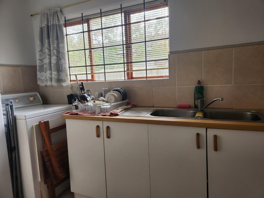 To Let 1 Bedroom Property for Rent in Flamingo Vlei Western Cape